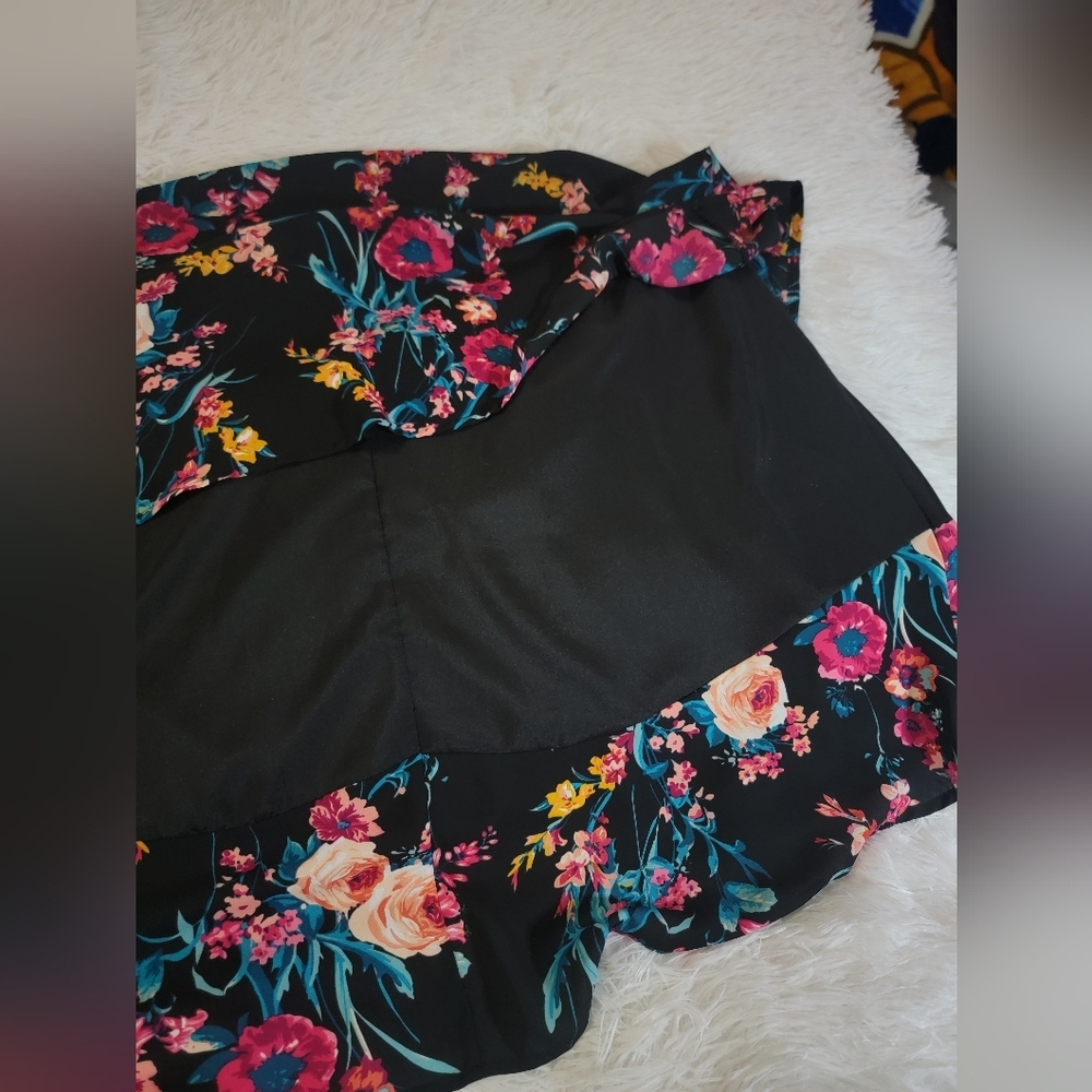 Sweet Heart V Neck Blouse Floral Layered Sleeveless Blouse - Black and Pink XL - Picture 14 of 14